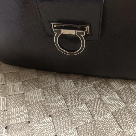 Salvatore Ferragamo Black Shoulder Bag with Sleek Design and Metal Clasp - Picture 4 of 6